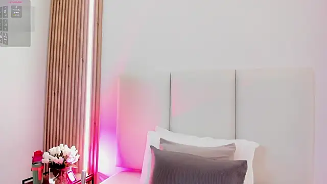 Emily robertss online show from March 17, 7:29 pm