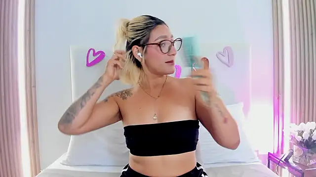 Emily robertss online show from February 16, 7:14 pm