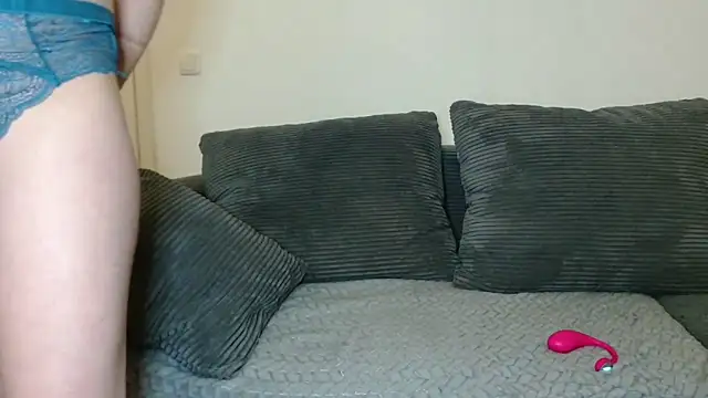 Snapshot of Jasmin-White chatting on October 14, 2:19 pm Jasmin-White online show from October 14, 2:19 pm