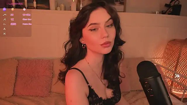 UnaMedison online show from April 11, 10:30 am