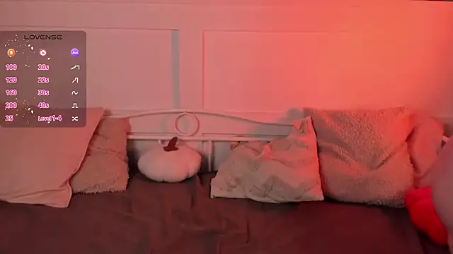 Snapshot of UnaMedison chatting on October 12, 9:55 am UnaMedison online show from October 12, 9:55 am