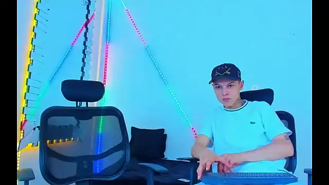 HOT boy2025 online show from September 24, 12:37 pm