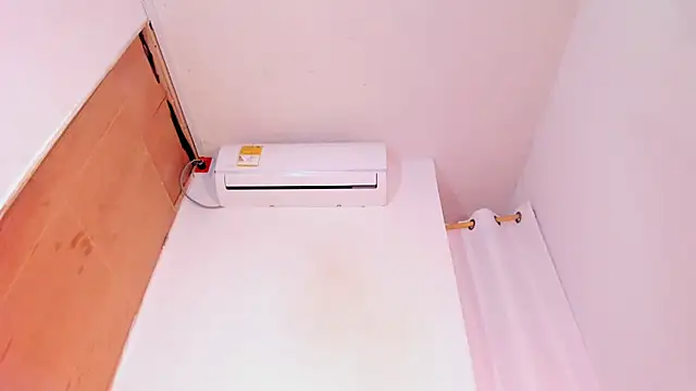 Snapshot of MiaKirshner chatting on October 19, 3:14 pm MiaKirshner online show from October 19, 3:14 pm