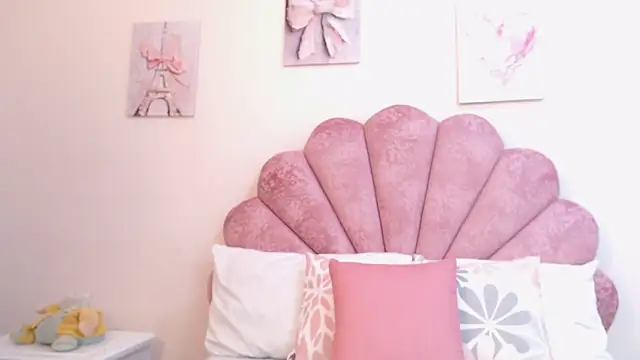 MilaaAdams online show from June 8, 11:22 am