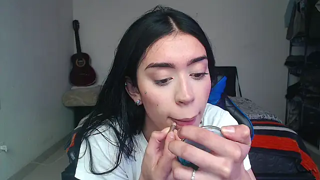 Snapshot of Julieta_De_Los_Angeles chatting on October 14, 4:42 pm Julieta De Los Angeles online show from October 14, 4:42 pm