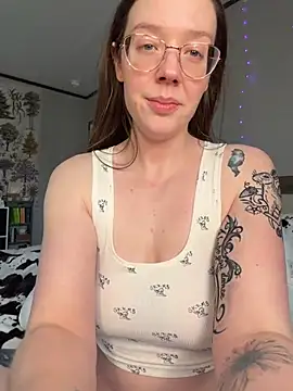 Sweetdee222x online show from February 25, 11:14 pm