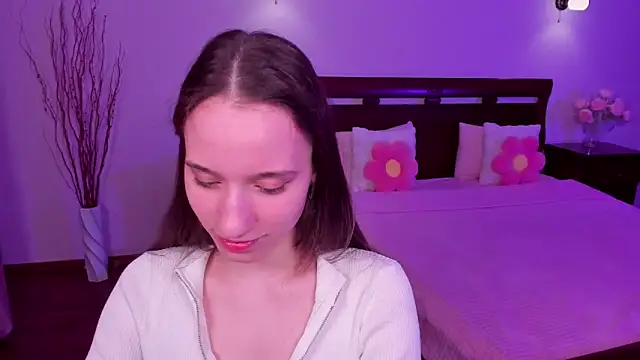 StaceySunny online show from April 8, 5:15 pm