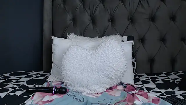 LOYAL SASHA online show from January 7, 9:34 am