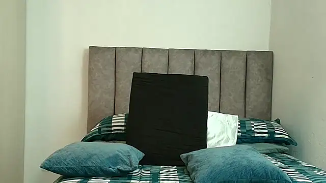 karina lewis  online show from February 26, 4:44 am