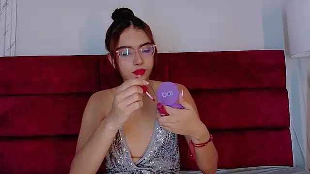 sara saenz99 online show from November 29, 7:18 pm