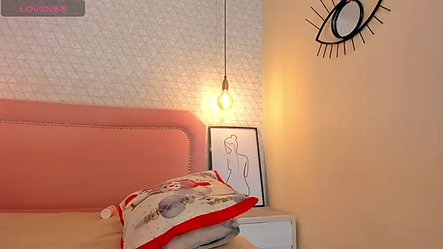 Kittytimberlake online show from December 5, 1:23 pm