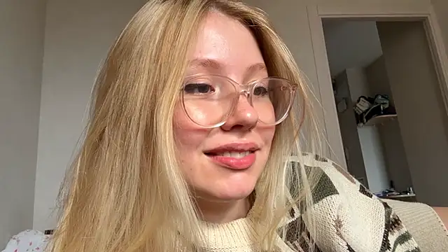 Snapshot of HoneyAudrey chatting on September 14, 2:31 am HoneyAudrey online show from September 14, 2:31 am