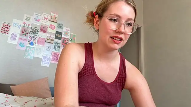 Snapshot of HoneyAudrey chatting on September 16, 3:14 am HoneyAudrey online show from September 16, 3:14 am