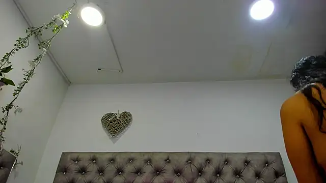 Hannah Miller   online show from November 1, 5:17 pm