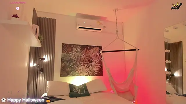 Snapshot of emma_alice_ chatting on October 31, 12:42 pm emma alice online show from October 31, 12:42 pm