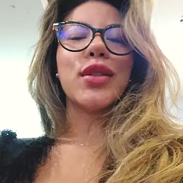 Snapshot of Karen_San_Miguel chatting on October 22, 10:26 pm Karen San Miguel online show from October 22, 10:26 pm