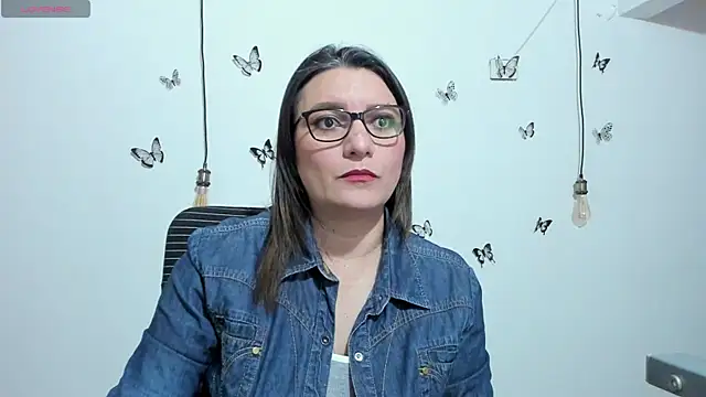 Amie Adams82  online show from November 11, 3:20 pm