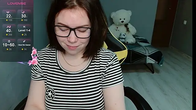 Emily Amorre online show from October 6, 1:11 am