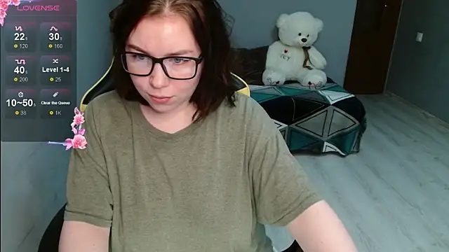 Emily Amorre online show from November 4, 4:56 pm