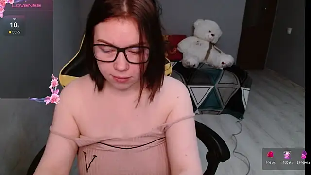 Emily Amorre online show from September 23, 1:37 am