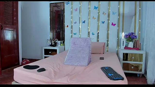 Snapshot of AnyelaGitanaMature chatting on September 19, 4:00 am AnyelaGitanaMature online show from September 19, 4:00 am