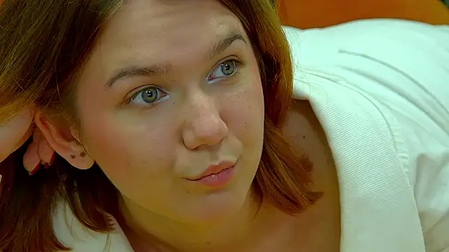 LessySmith online show from October 20, 4:43 pm