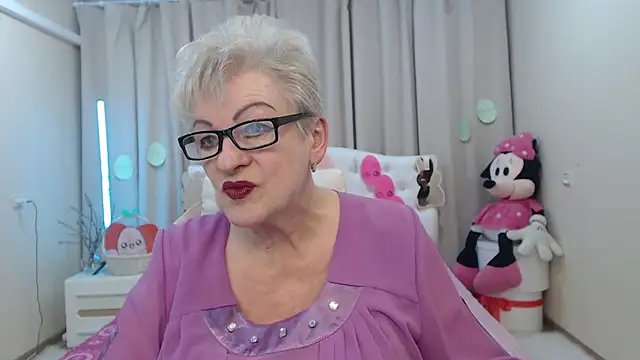 KayleSmoll online show from April 3, 6:50 pm