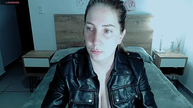 campanitaaanahi online show from June 21, 10:36 pm