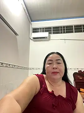 Snapshot of NDith chatting on October 6, 11:49 am NDith online show from October 6, 11:49 am