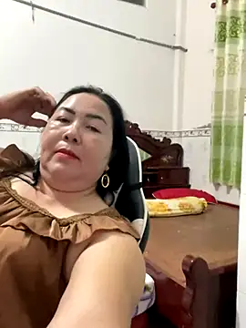 Snapshot of NDith chatting on October 4, 11:38 am NDith online show from October 4, 11:38 am