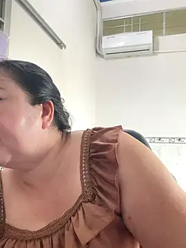 Snapshot of NDith chatting on October 16, 4:04 am NDith online show from October 16, 4:04 am