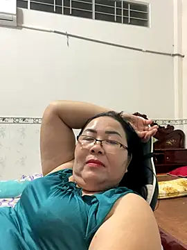 Snapshot of NDith chatting on October 8, 1:04 pm NDith online show from October 8, 1:04 pm