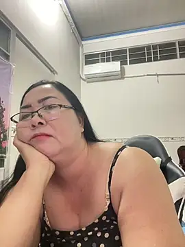 Snapshot of NDith chatting on October 27, 1:17 pm NDith online show from October 27, 1:17 pm