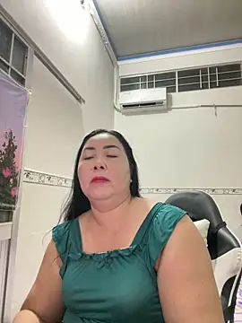 Snapshot of NDith chatting on October 3, 11:37 am NDith online show from October 3, 11:37 am