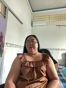 Snapshot of NDith chatting on October 19, 7:10 am NDith online show from October 19, 7:10 am