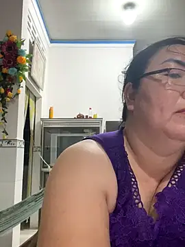 Snapshot of NDith chatting on October 5, 11:48 am NDith online show from October 5, 11:48 am