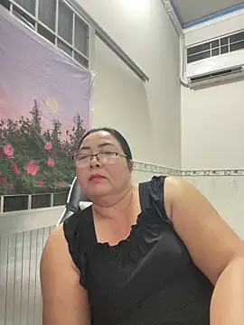 Snapshot of NDith chatting on October 30, 2:07 pm NDith online show from October 30, 2:07 pm