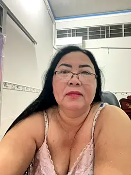 Snapshot of NDith chatting on September 12, 7:54 pm NDith online show from September 12, 7:54 pm