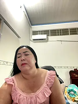 Snapshot of NDith chatting on October 20, 10:18 am NDith online show from October 20, 10:18 am