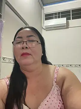 Snapshot of NDith chatting on October 7, 12:53 pm NDith online show from October 7, 12:53 pm