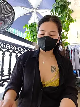 Snapshot of lyna_bl chatting on October 5, 4:39 am lyna bl online show from October 5, 4:39 am