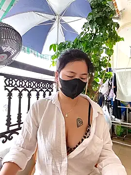 Snapshot of lyna_bl chatting on October 3, 4:28 am lyna bl online show from October 3, 4:28 am