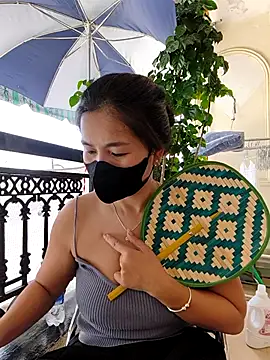 Snapshot of lyna_bl chatting on October 7, 4:50 am lyna bl online show from October 7, 4:50 am