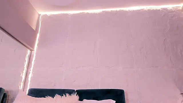 CailynBrowm online show from April 17, 4:36 am