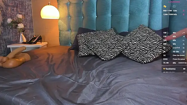 MelanieRioss online show from December 1, 2:31 pm