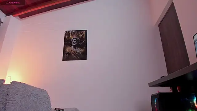 Nina Fuentes online show from March 8, 2:04 am