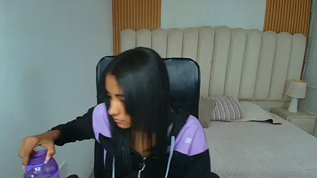 shaneelle online show from March 4, 7:26 am