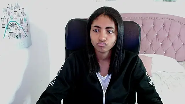 Snapshot of shaneelle chatting on September 24, 3:16 am shaneelle online show from September 24, 3:16 am