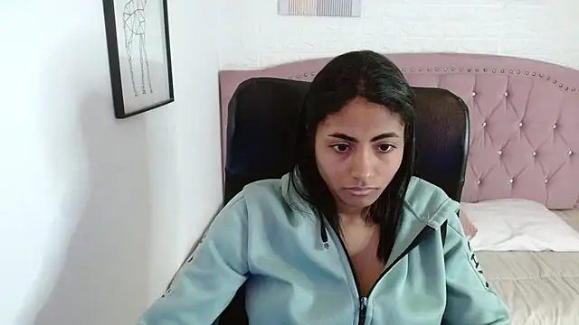 Snapshot of shaneelle chatting on October 31, 3:30 am shaneelle online show from October 31, 3:30 am