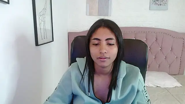 Snapshot of shaneelle chatting on October 20, 3:20 am shaneelle online show from October 20, 3:20 am